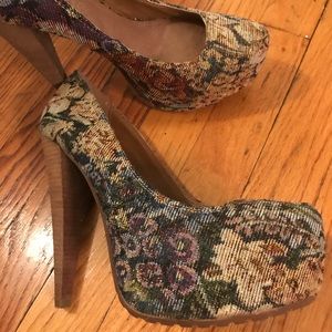 Bran new Aldo plataform shoes size 9